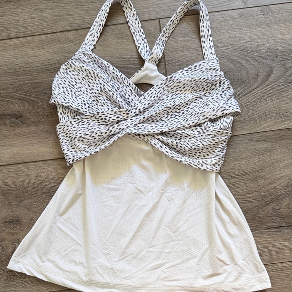 Lululemon White & Black Top - Picture 1 of 4